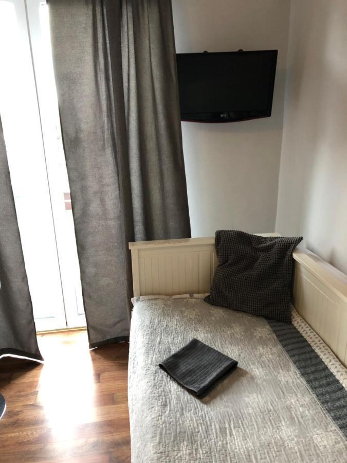 Route 7 Rooms Myslenice ภายนอก รูปภาพ