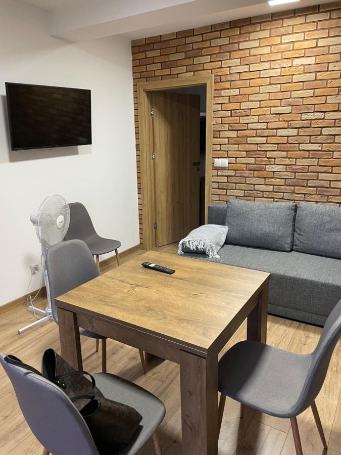 Route 7 Rooms Myslenice ภายนอก รูปภาพ