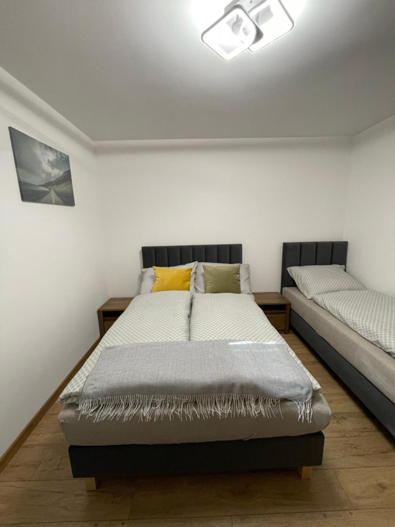 Route 7 Rooms Myslenice ภายนอก รูปภาพ