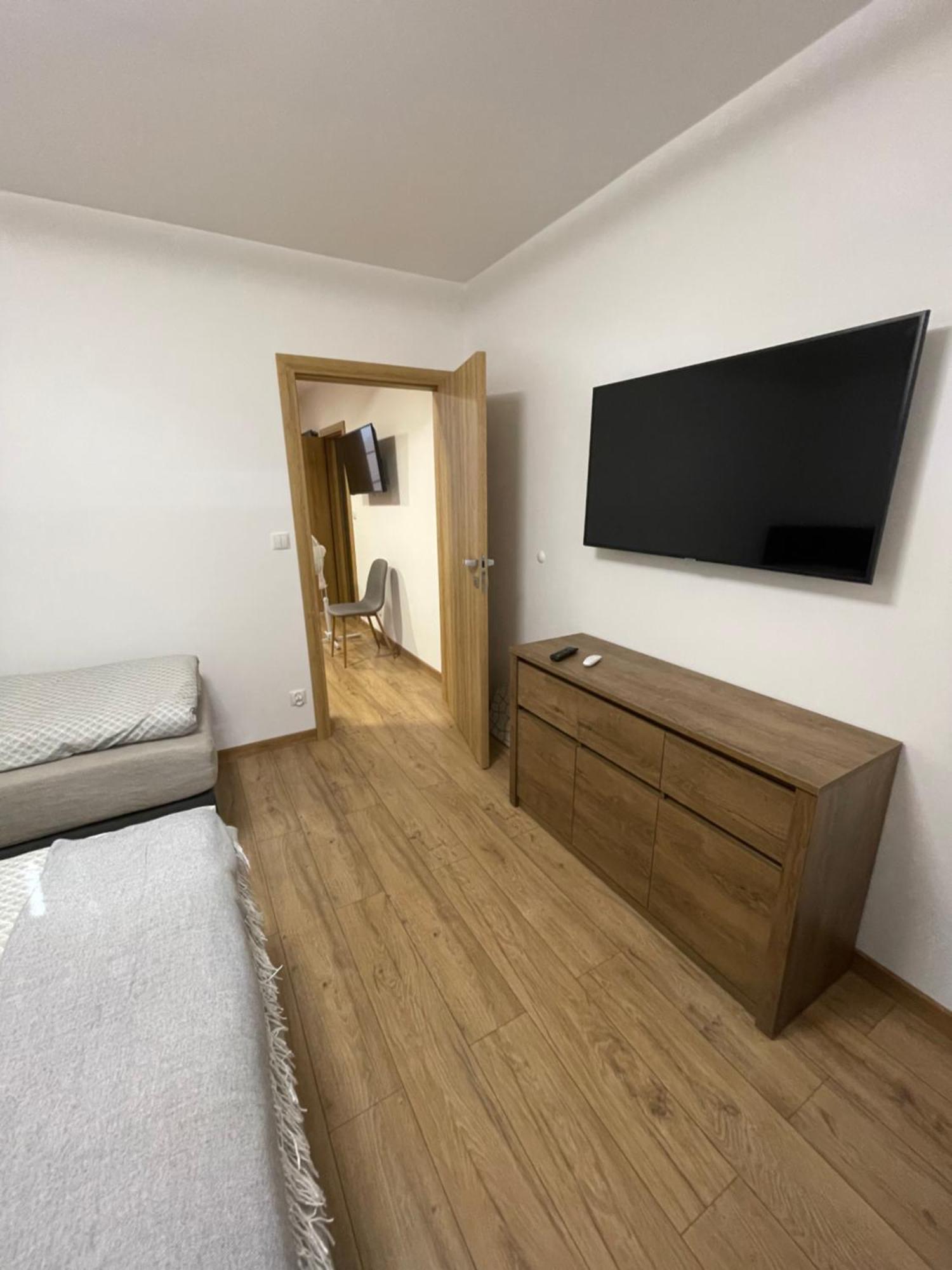 Route 7 Rooms Myslenice ภายนอก รูปภาพ