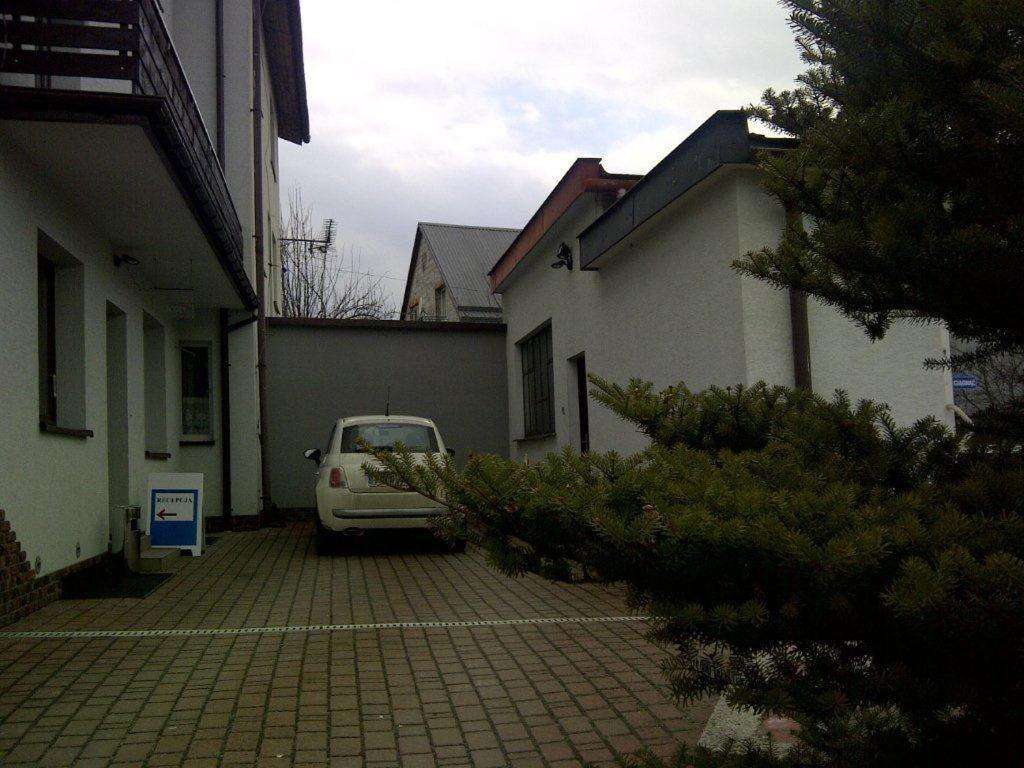 Route 7 Rooms Myslenice ภายนอก รูปภาพ