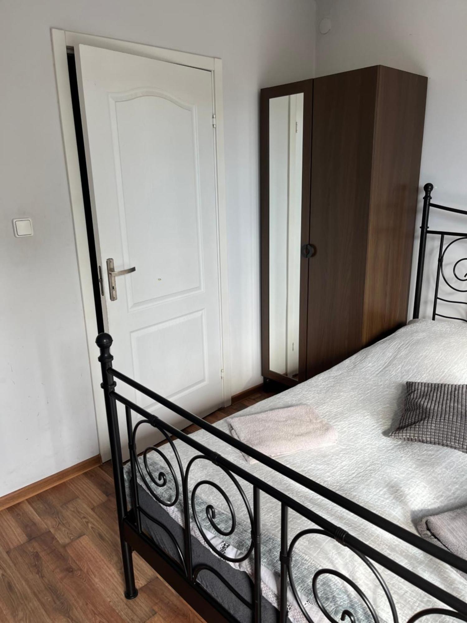 Route 7 Rooms Myslenice ภายนอก รูปภาพ