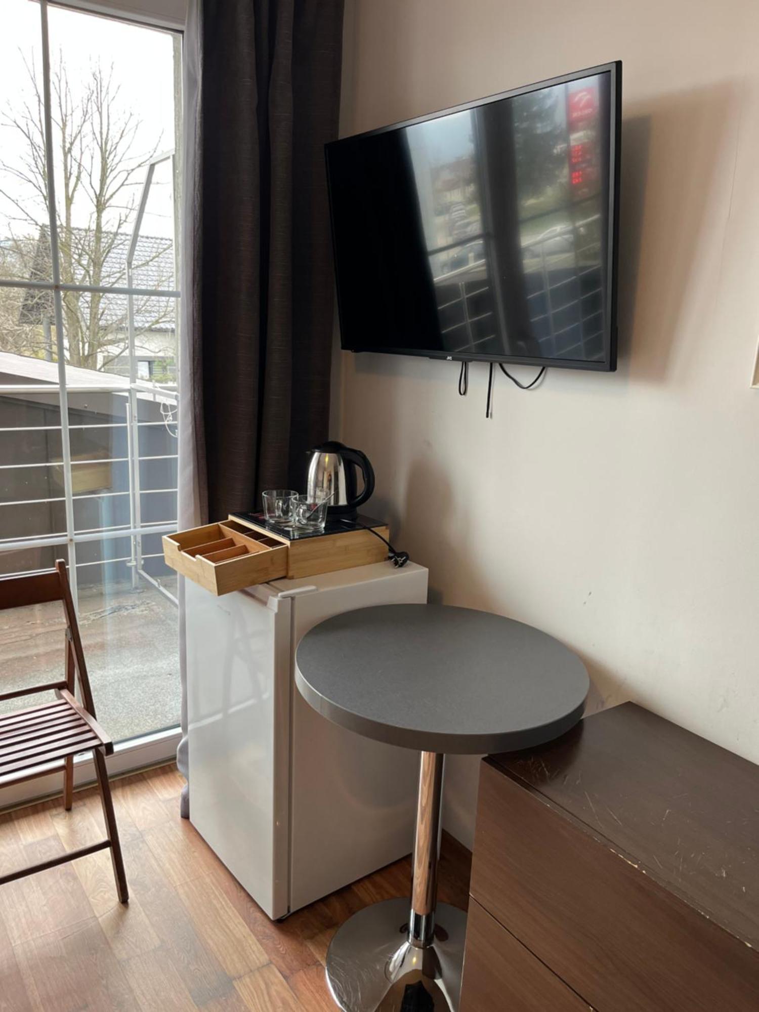Route 7 Rooms Myslenice ภายนอก รูปภาพ