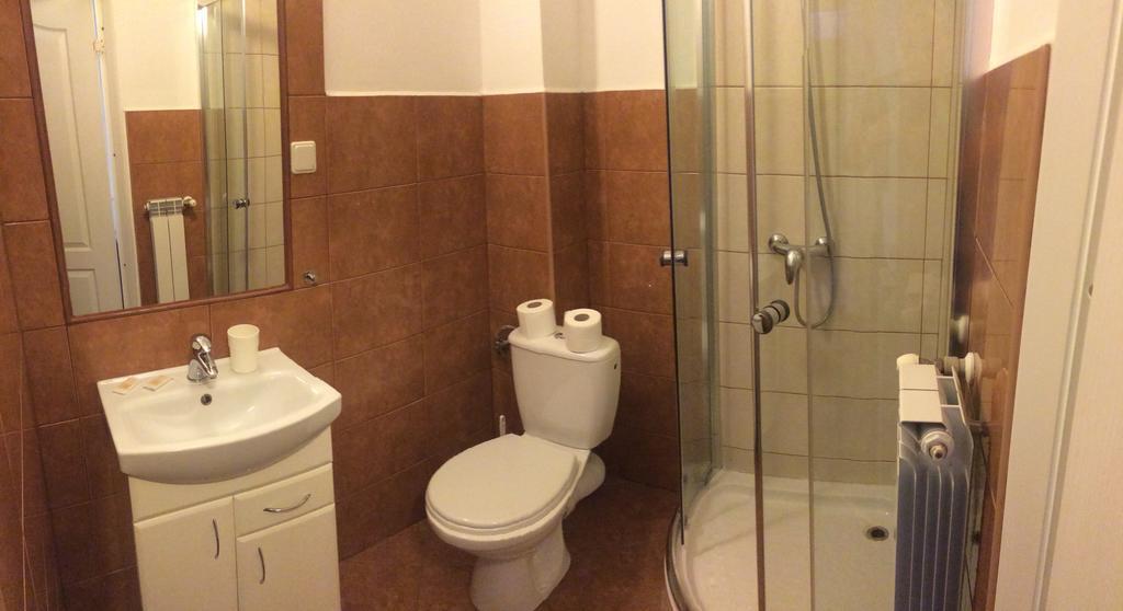 Route 7 Rooms Myslenice ภายนอก รูปภาพ